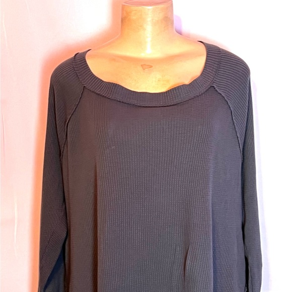 BRAND NEW FREE PEOPLE BLUE GRAY LONG SLEEVE OVERSIZED THERMAL SHIRT SZ MEDIUM - Picture 5 of 5